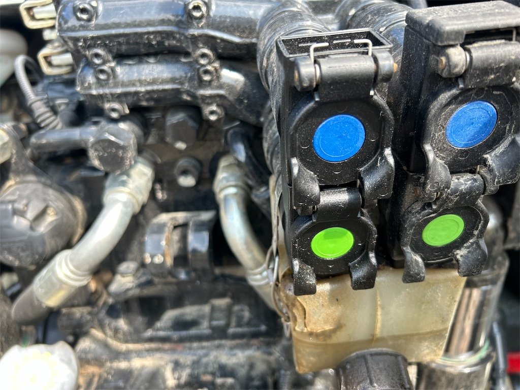 big_232848_3121631 new holland ts 100a 4wd 101 ch 1 316 h 2005