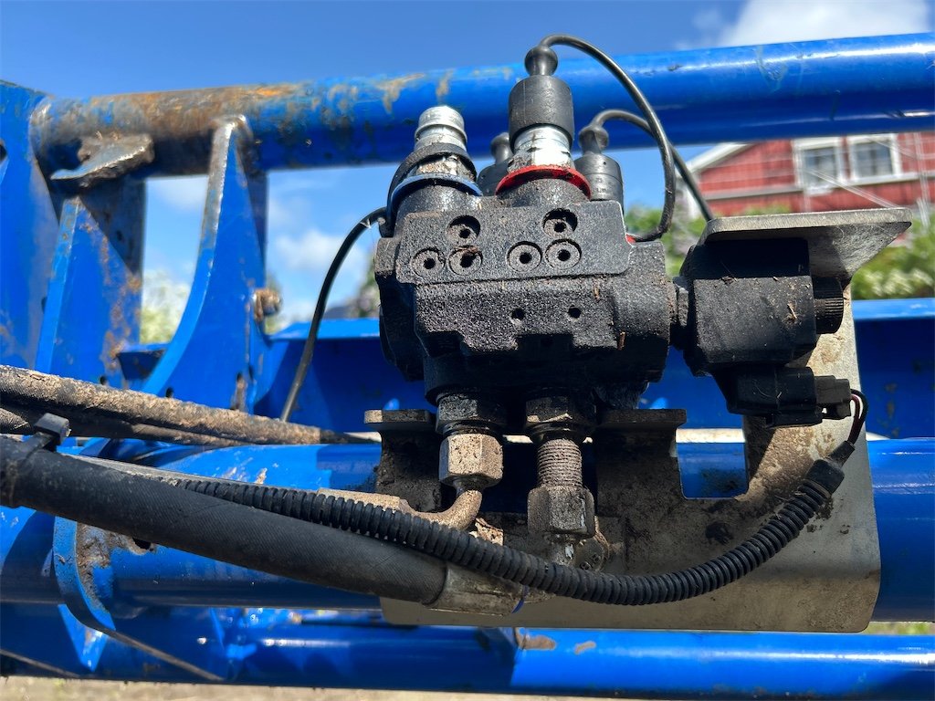 big_232848_3121695 new holland ts 100a 4wd 101 ch 1 316 h 2005