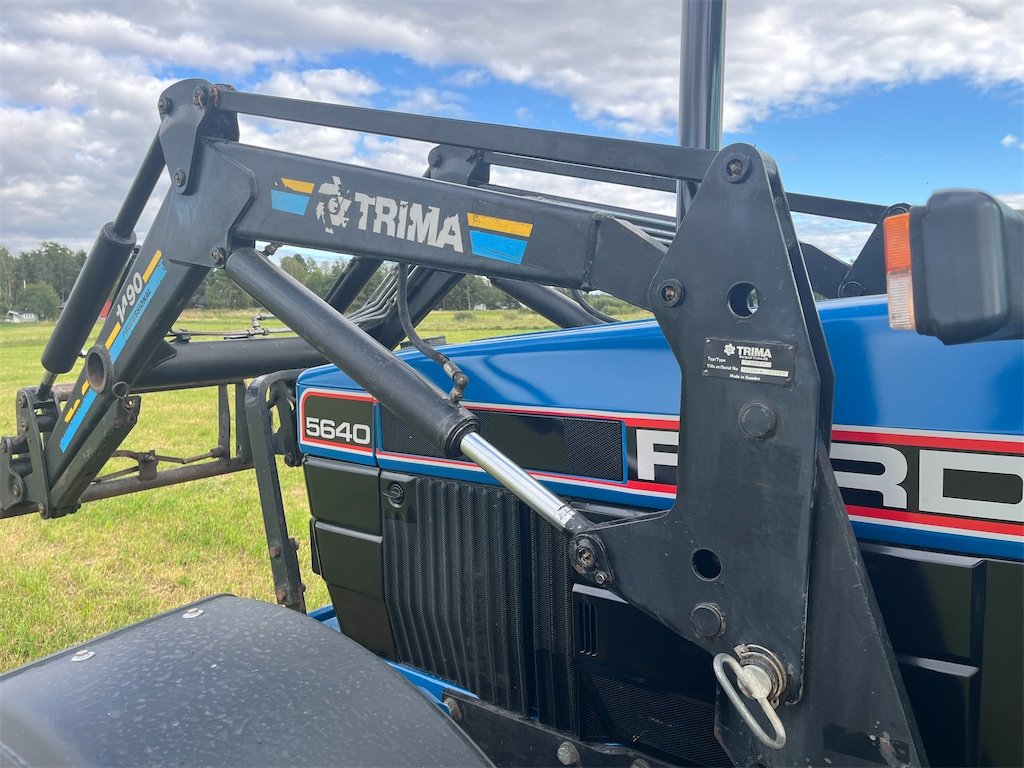 big_237056_3242837 ford 5640 4wd sle + chargeur – 65,5 kw (55 ch) – 6 553 h – 1992