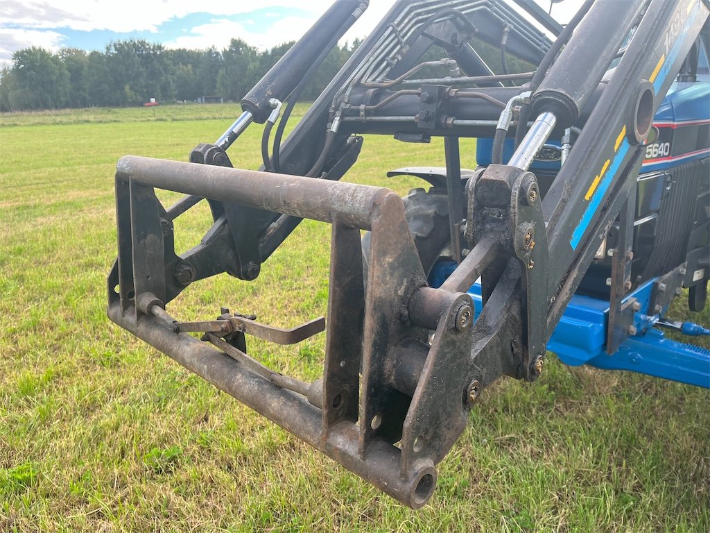 big_237056_3242839 ford 5640 4wd sle + chargeur – 65,5 kw (55 ch) – 6 553 h – 1992