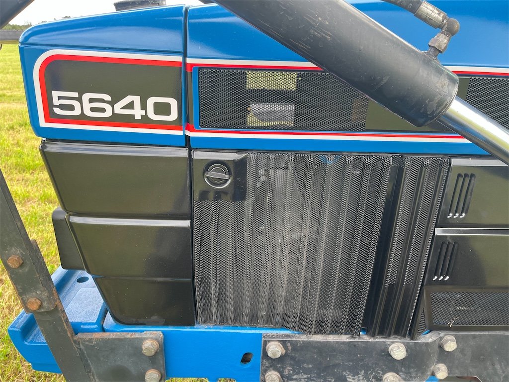 big_237056_3242849 ford 5640 4wd sle + chargeur – 65,5 kw (55 ch) – 6 553 h – 1992