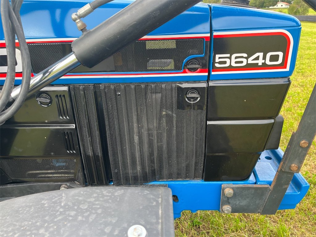 big_237056_3242858 ford 5640 4wd sle + chargeur – 65,5 kw (55 ch) – 6 553 h – 1992