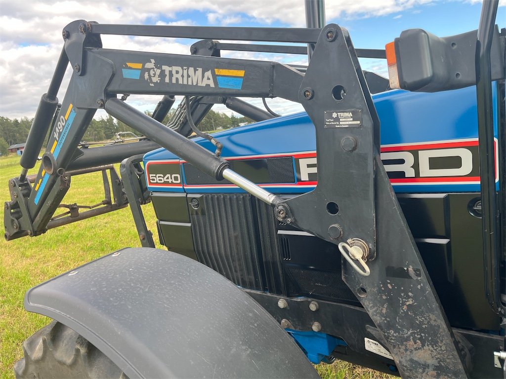 big_237056_3242899 ford 5640 4wd sle + chargeur – 65,5 kw (55 ch) – 6 553 h – 1992