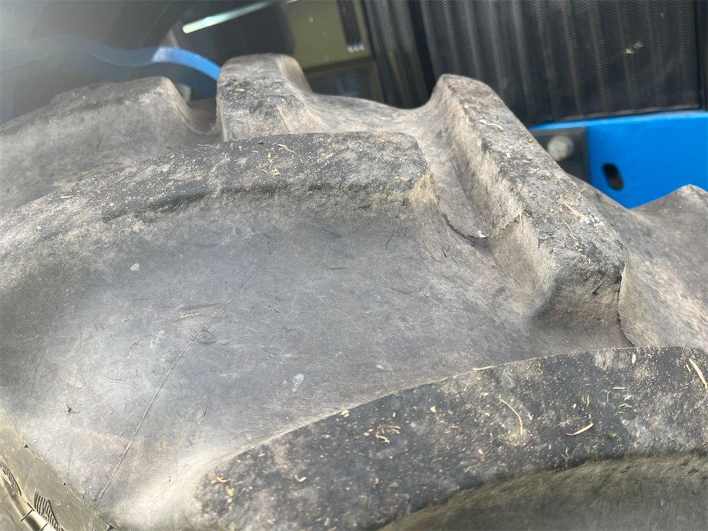 big_237056_3242907 ford 5640 4wd sle + chargeur – 65,5 kw (55 ch) – 6 553 h – 1992