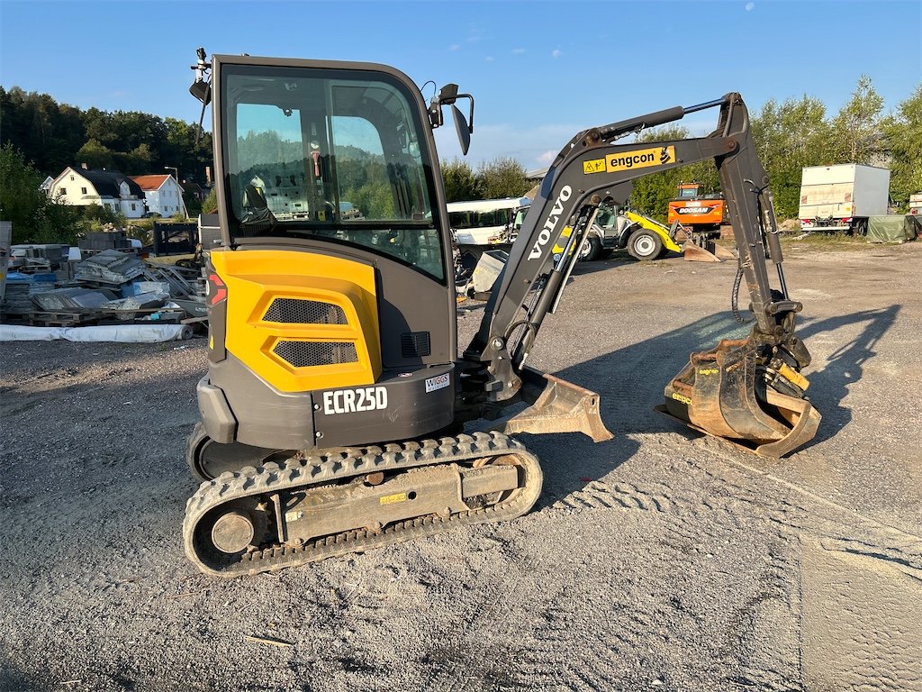 big_239177_3304871 volvo ecr25d 2t5 833 h 2020