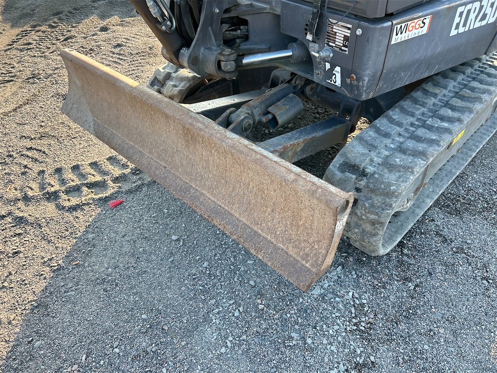 big_239177_3304879 volvo ecr25d 2t5 833 h 2020