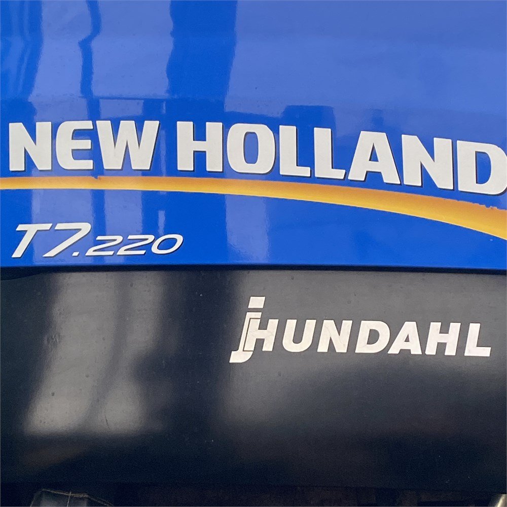 c0ef8d70-c215-4c3c-92bd-f946972fa502_largesize new holland t7.220 – 167 ch – 2013 – 6 308 h