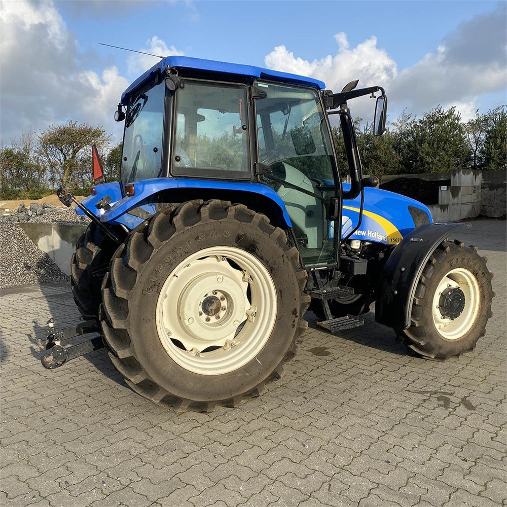 c22dde9f-8ca0-4a99-8428-63d4766e8bce_largesize new holland t 5070 – 115 ch – 2010 – 273 h
