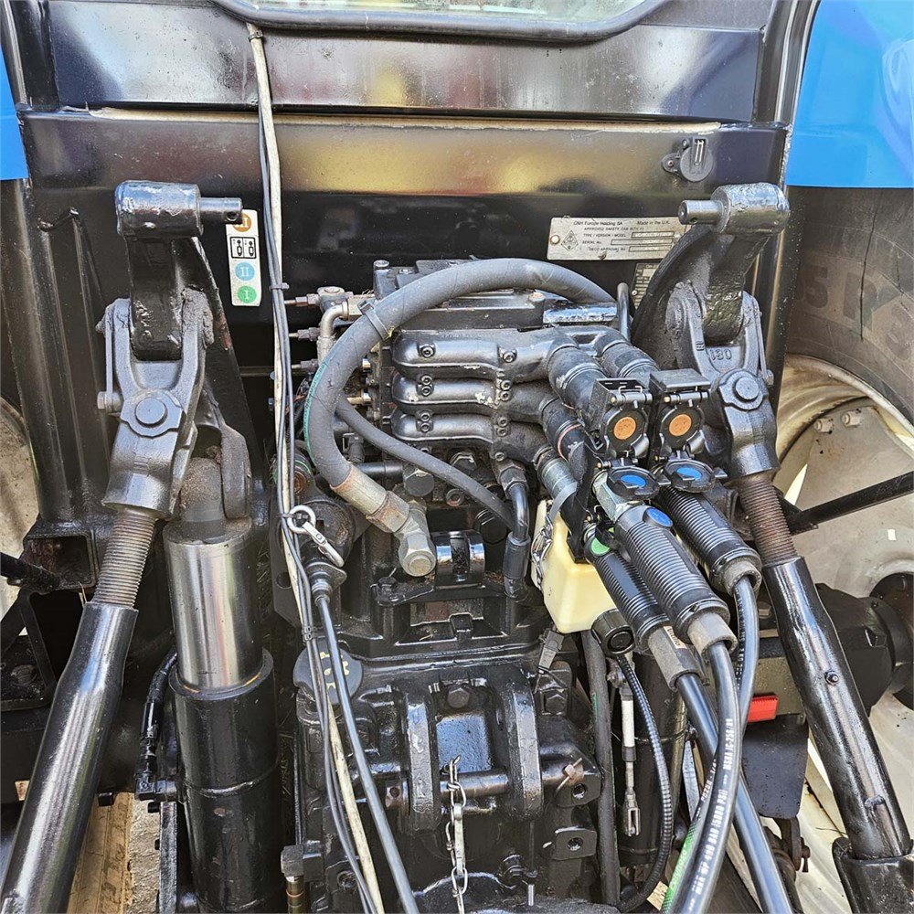 c35018de-809c-4127-bde2-6dd60a1a001b_largesize new holland t6020 – 112 ch – 2010 – 2612 h