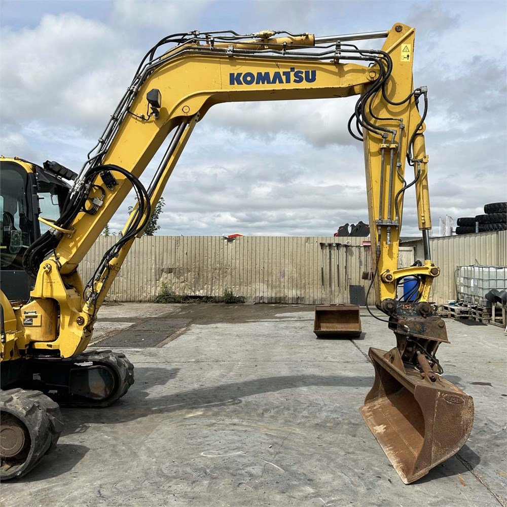 c5ebdb9a-7d96-4c7d-b696-58149c69b94e_largesize komatsu pc88mr 8 8t8 5 250 h 2014