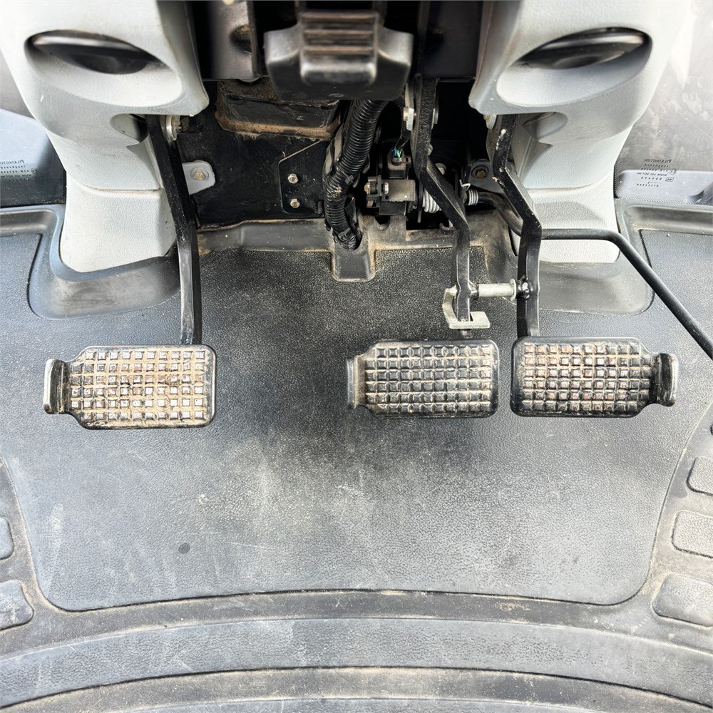 c8b1ba55-ea0e-4bab-81db-07610b6e7d57_largesize new holland t 7.250 auto command – 200 ch – 2012 – 7 775 h