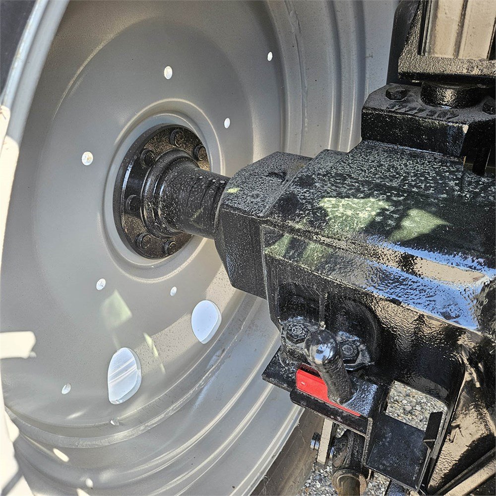 c8cf9294-b265-4843-868b-9863efad2c26_largesize massey ferguson 6480 145 ch 8 574 h 2004