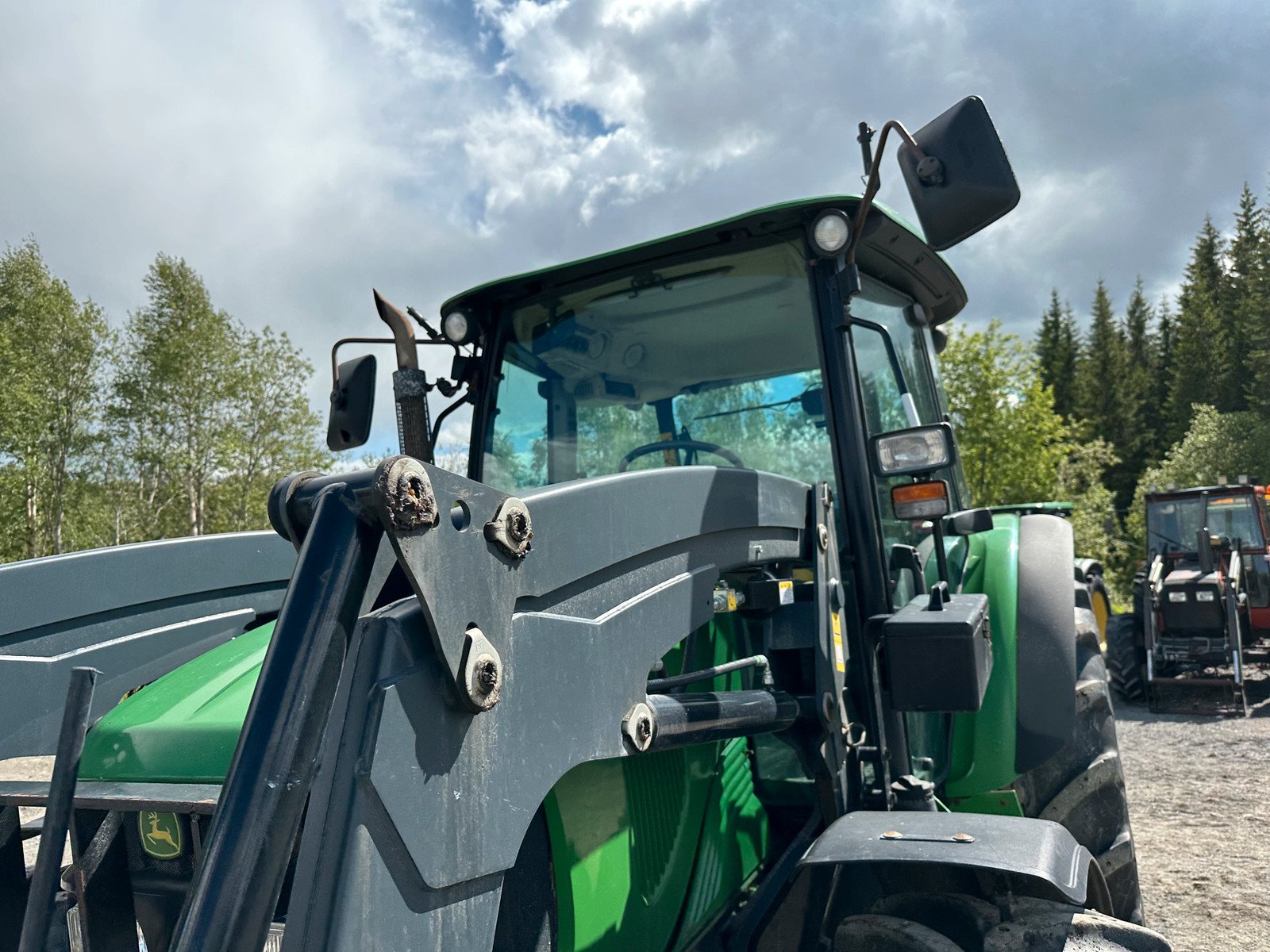 ce964f02-cdfa-4a5b-b070-42cf04275e9f john deere 5090r – 98 ch – 3 985 h – 2009