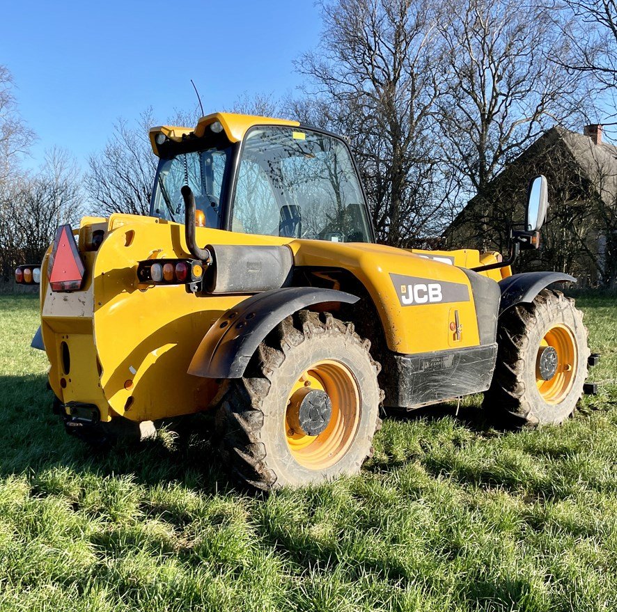 ced05508-f3f8-43e7-9ea6-dc3b2e873143_largesize jcb 531 70 – 7 m – 2 179 h – 2010