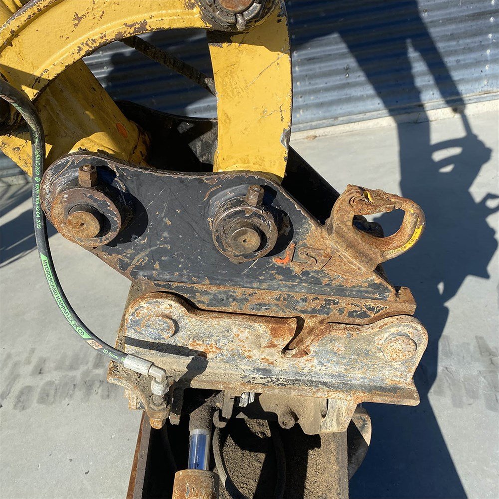 cf1c3f43-c62a-42c6-8ee6-9e7be8c57ea7_largesize caterpillar 302.2d – 2t2 – 5 415 h – 2013