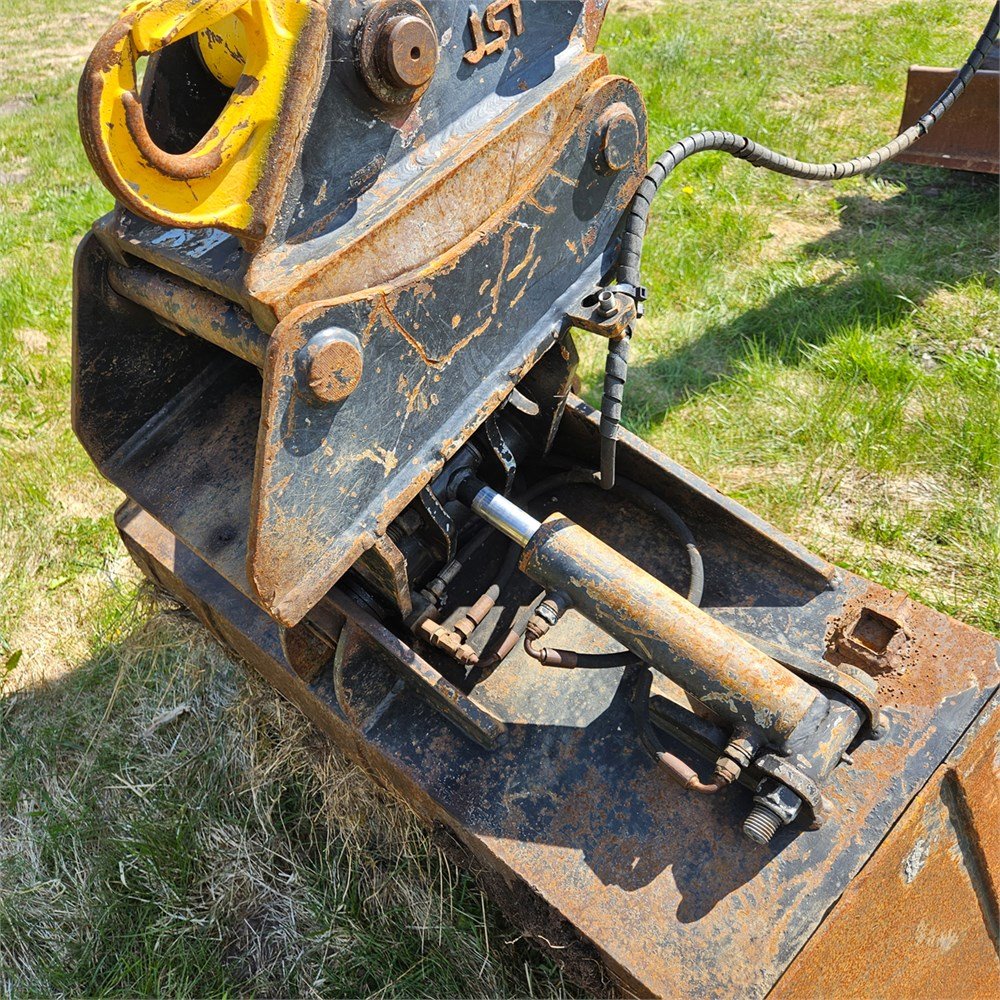 d02169d8-c2a9-4acf-a100-ec5a65331849_largesize komatsu pc55mr 3 – 5t5 – 4 810 h – 2011