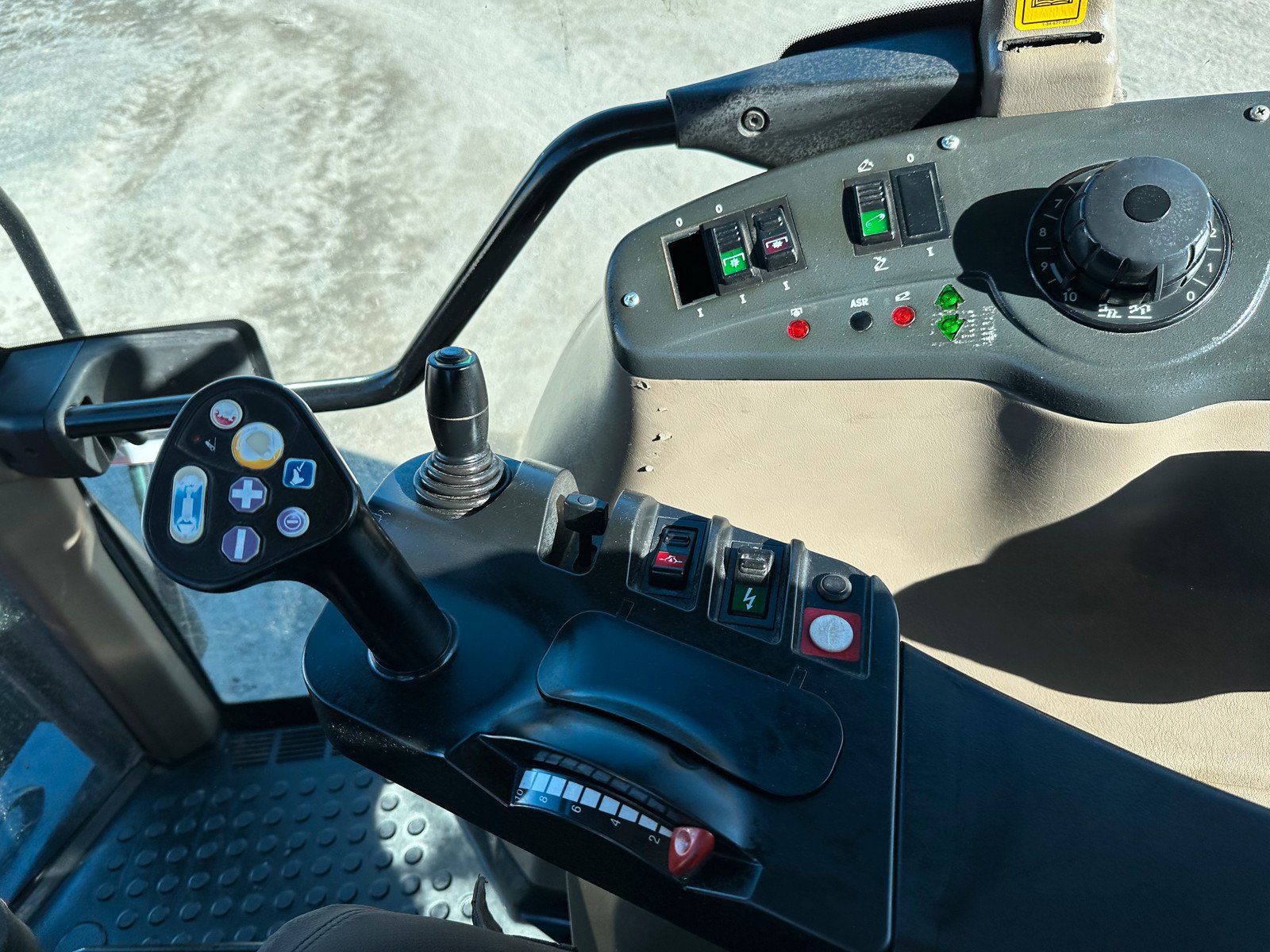 d075bd03-26ec-434f-ac93-22fc450ff39b case ih cvx 130 – 130ch – 5 600 h – 2001