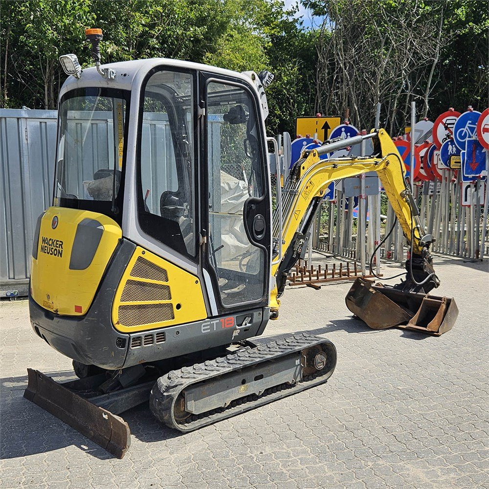 d2fc9b75-2e1b-49d3-88c1-a2674b9cf0f2_largesize wacker neuson et18 2t 2 583 h 2016