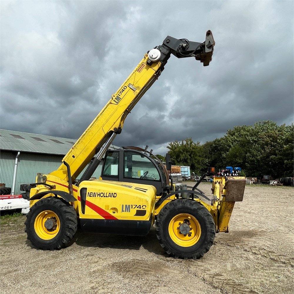 d38c4a36-696d-4221-a88f-26ea11c5b071_largesize new holland lm 1740 – 17 m – 5 200 h – 2003