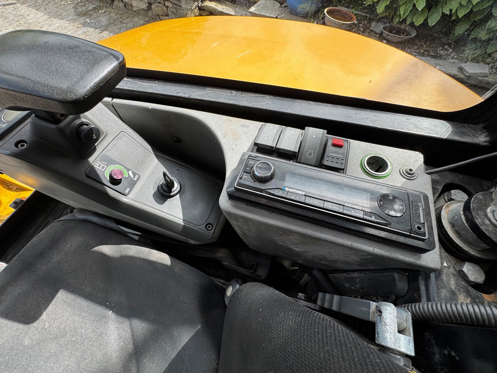 d3d0174c-9c4f-4fc4-b093-8b9dc14079bf caterpillar 302.7 2t7 5 786 h 2016