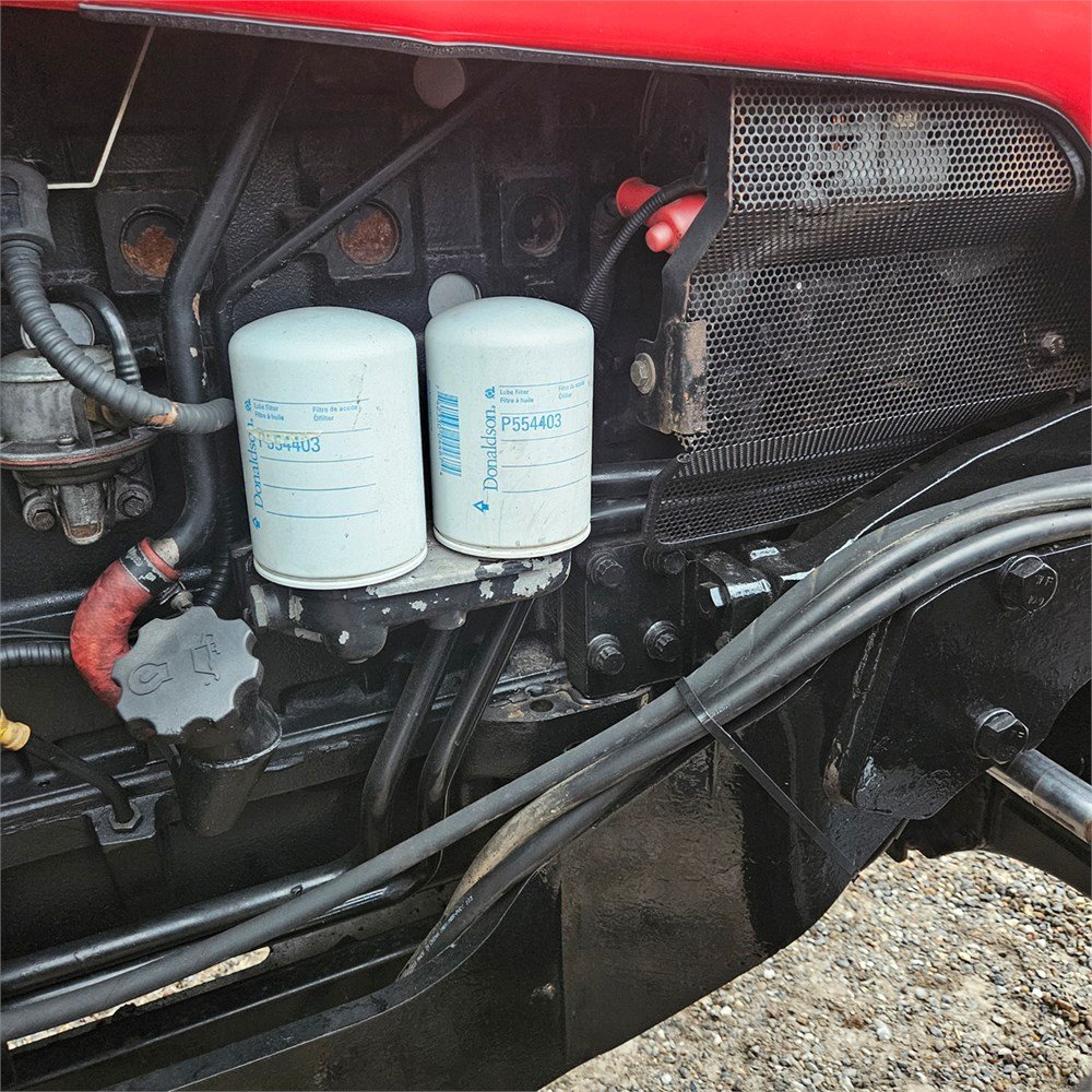 d8752eb4-2c62-4437-843c-af5a3786ddcb_largesize massey ferguson 6465 dyna 6 – 120 ch – 8 053 h – 2006