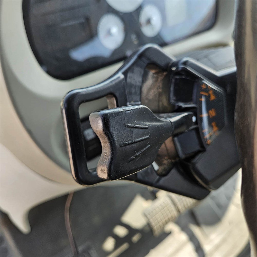 d98c3183-4a0b-4c9c-9136-c06143db12b5_largesize massey ferguson 6480 145 ch 8 574 h 2004