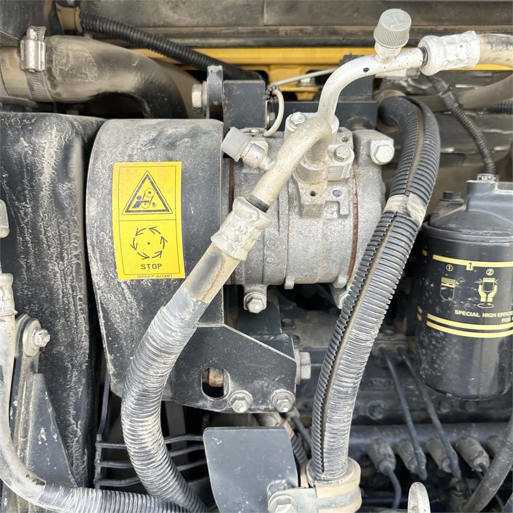 da82e66c-c05b-4907-ac24-3c2c3769f98e_largesize komatsu pc88mr 8 8t8 5 250 h 2014