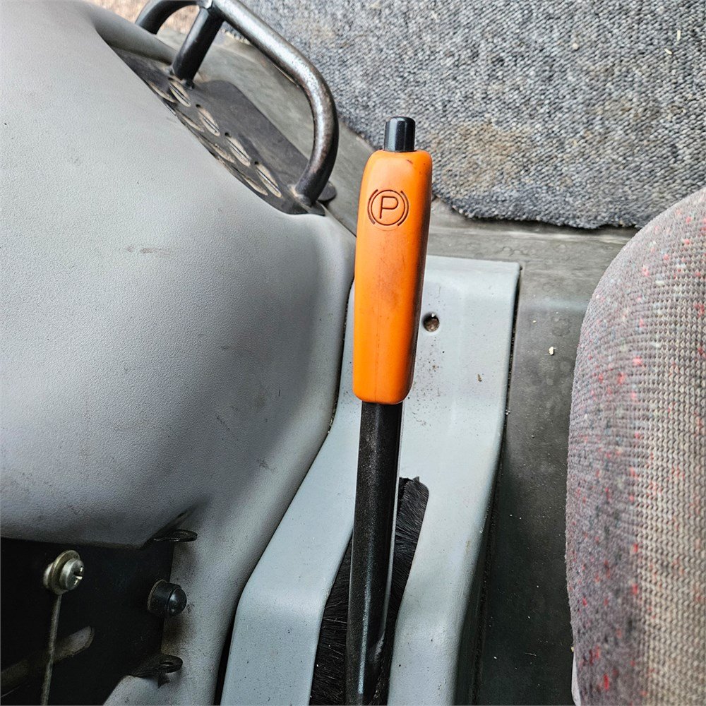 db6a1515-1ee3-428a-a5cf-65efc8bb2d67_largesize massey ferguson 6465 dyna 6 – 120 ch – 8 053 h – 2006