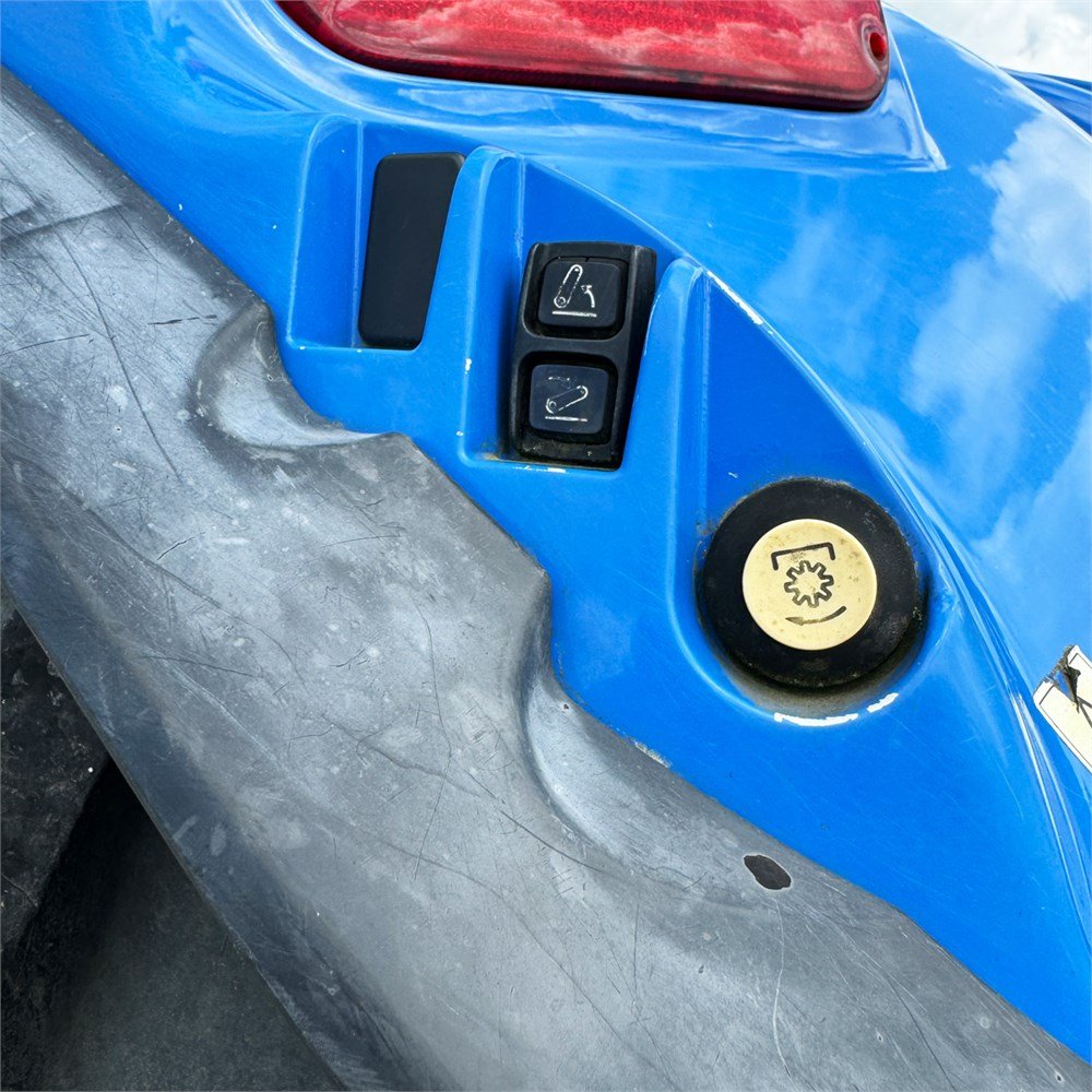 e0634624-c634-4bb8-9342-e1e548833ba8_largesize new holland t 7.250 auto command – 200 ch – 2012 – 7 775 h