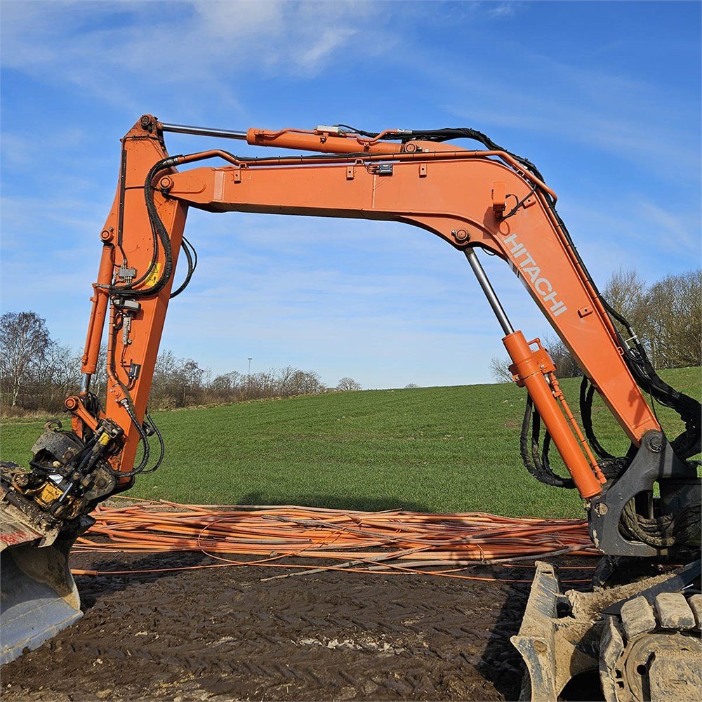 e10ee033-3cfb-4411-8e8e-825d57beb72b_largesize hitachi zx85usb 6 8t6 3 141 h 2020