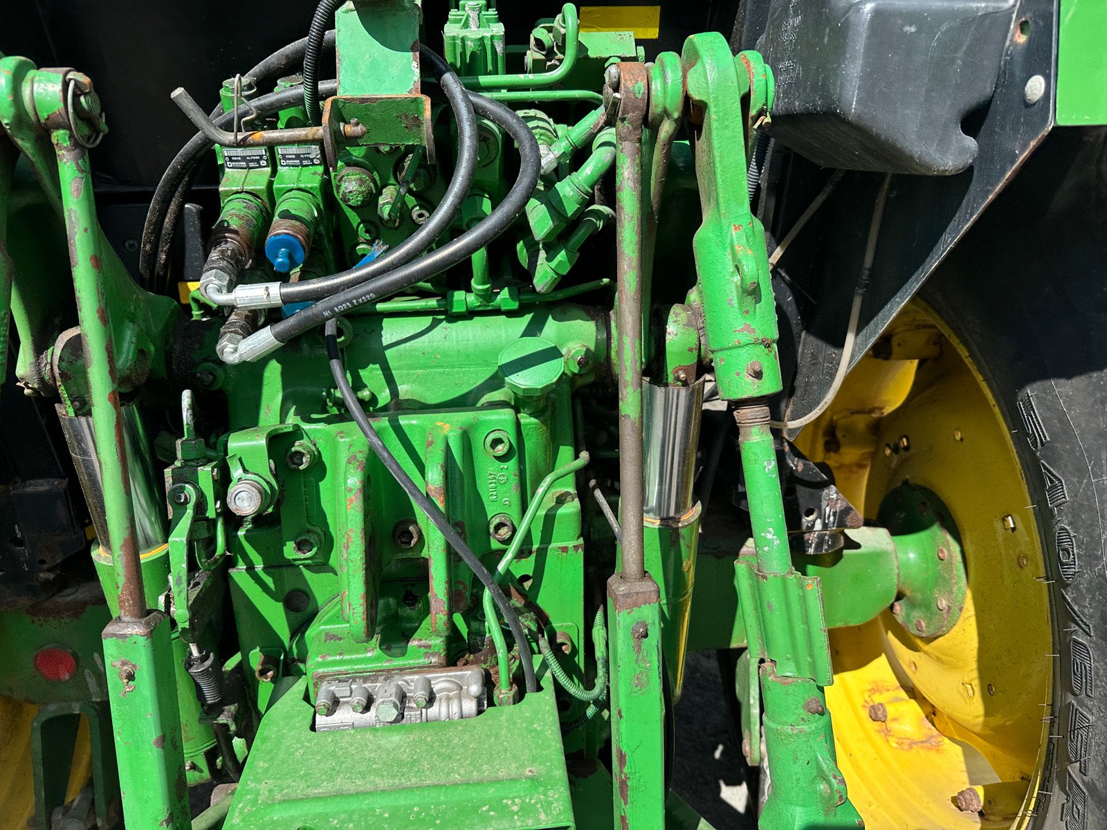 e211f8cc-76b3-413b-bc07-36019394f78d john deere 5090r – 98 ch – 3 985 h – 2009