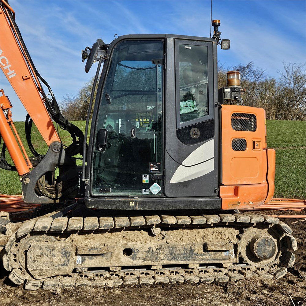 e300538e-ecff-4392-91ff-6496886f6d5a_largesize hitachi zx85usb 6 8t6 3 141 h 2020