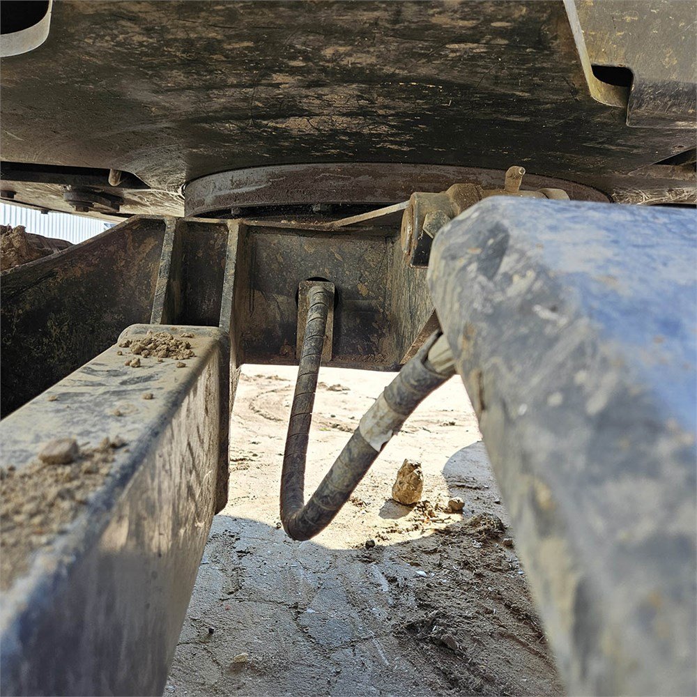 e3926192-ed79-4e27-8671-90e2f88a9dbd_largesize new holland e26c 2t6 916 h 2018