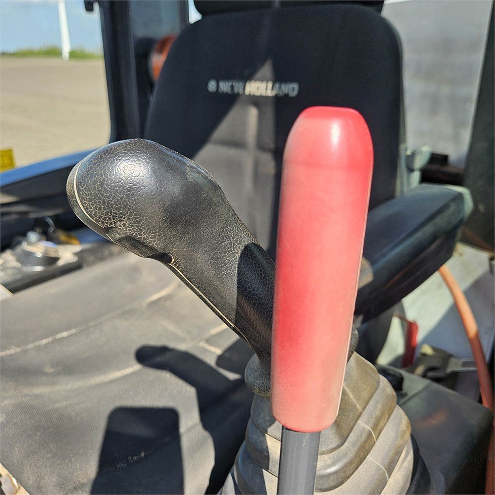 e8b8143b-9a3a-498d-b9ef-8cc60f7191b7_largesize new holland e39 b 4t 2 786 h 2015