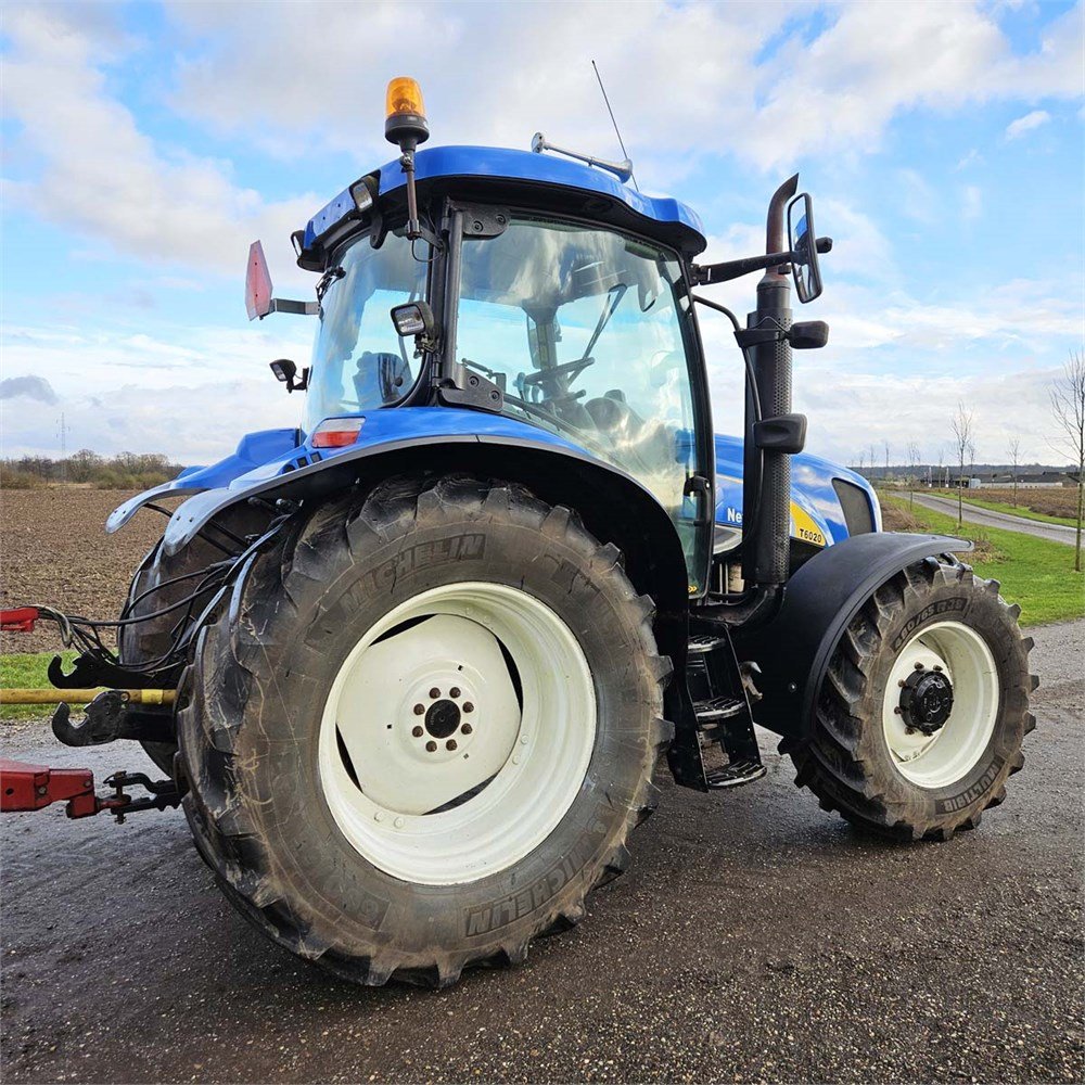 eaa0148d-4770-4014-acdf-39e6df3b1df0_largesize new holland t6020 – 112 ch – 2010 – 2612 h