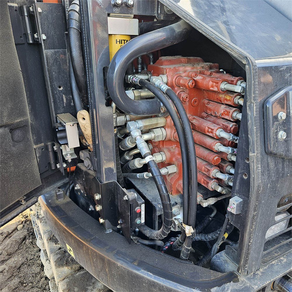 ed3032e8-c4c1-4a01-be64-abee0e146fd4_largesize hitachi zx85usb 6 8t6 3 141 h 2020