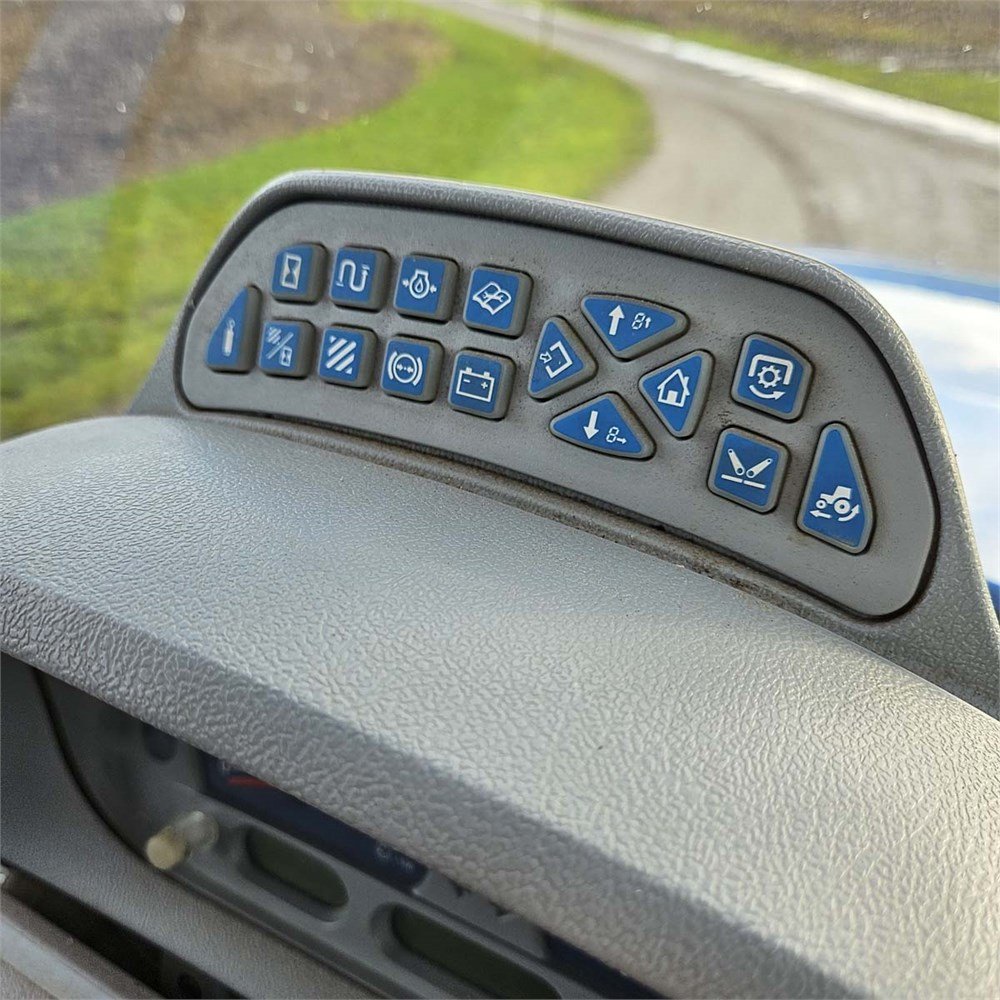 eeeecfd2-3b76-4ae8-b625-3d262a75709f_largesize new holland t6020 – 112 ch – 2010 – 2612 h