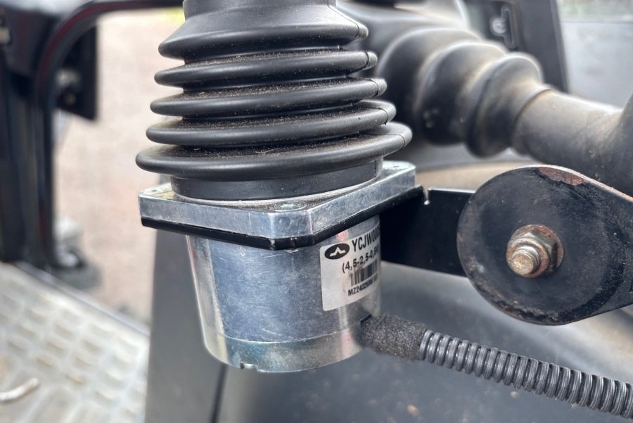 extrabilder58954002_large new holland tm120 122 ch 7 250 h 2003