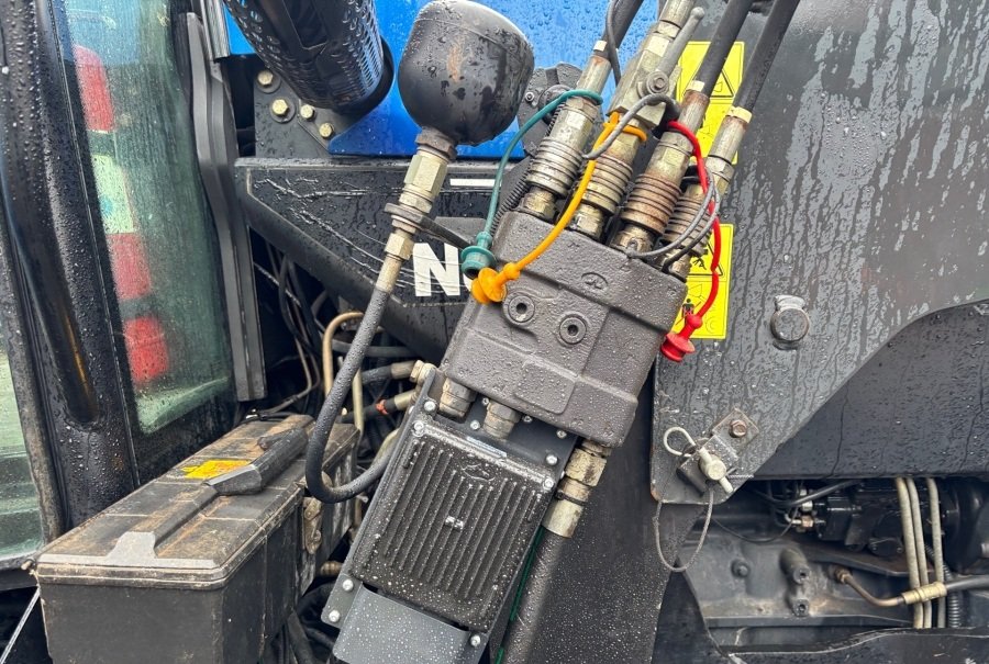 extrabilder58954113_large new holland tm120 122 ch 7 250 h 2003