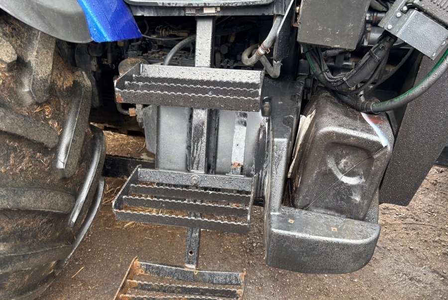 extrabilder58954399_large new holland tm120 122 ch 7 250 h 2003