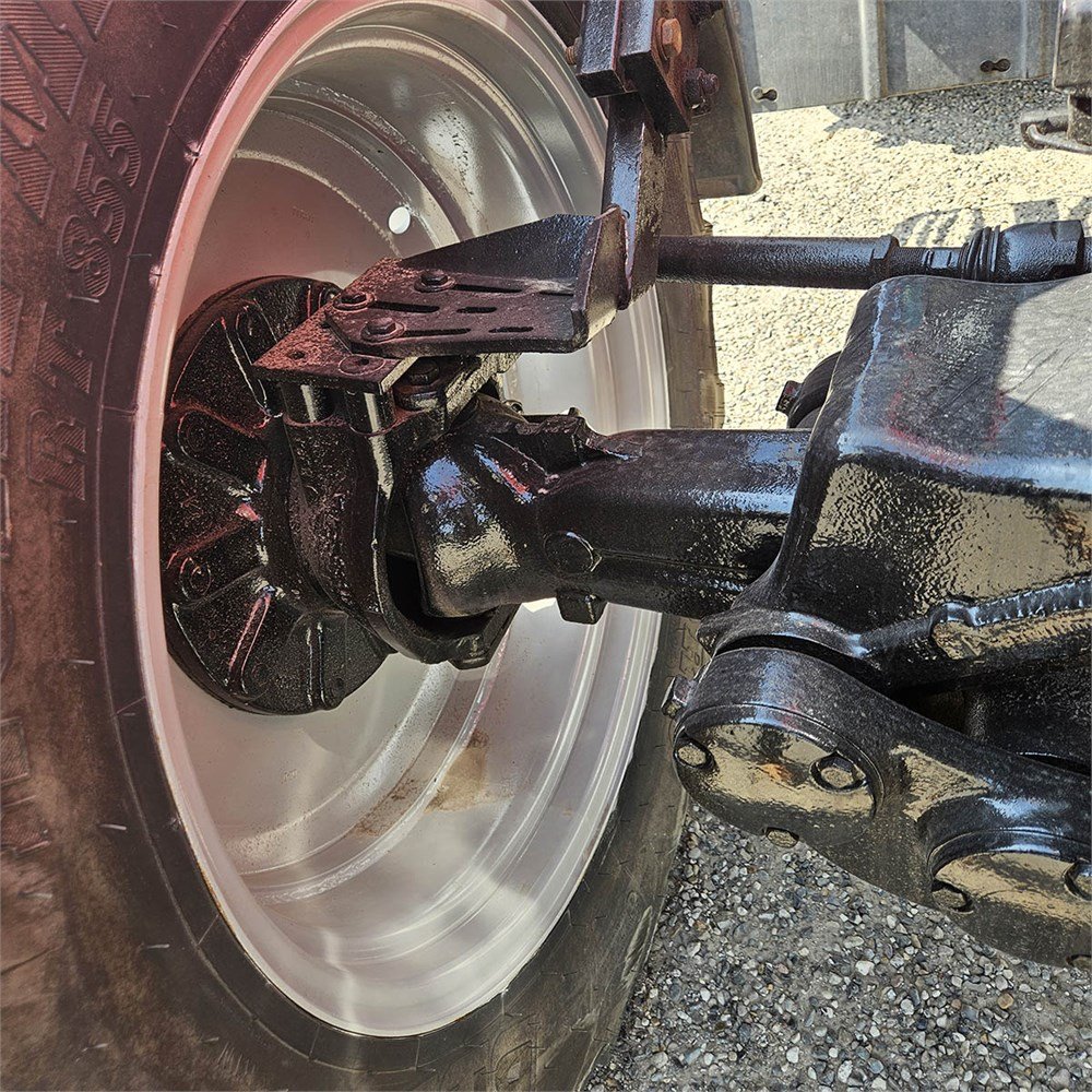 f349d6f2-0210-43f2-ab08-54400f97301e_largesize massey ferguson 6480 145 ch 8 574 h 2004