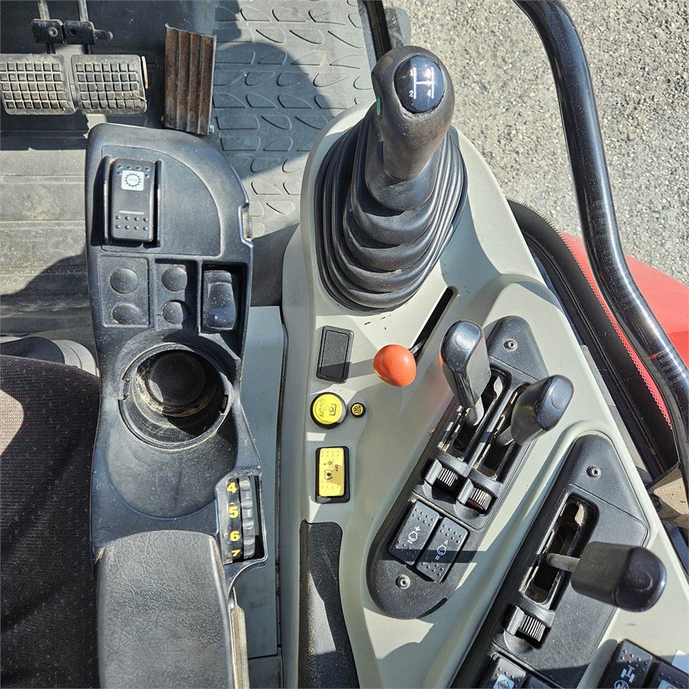 f87974bf-084b-4528-8d0f-fa2253ad8caf_largesize massey ferguson 6480 145 ch 8 574 h 2004