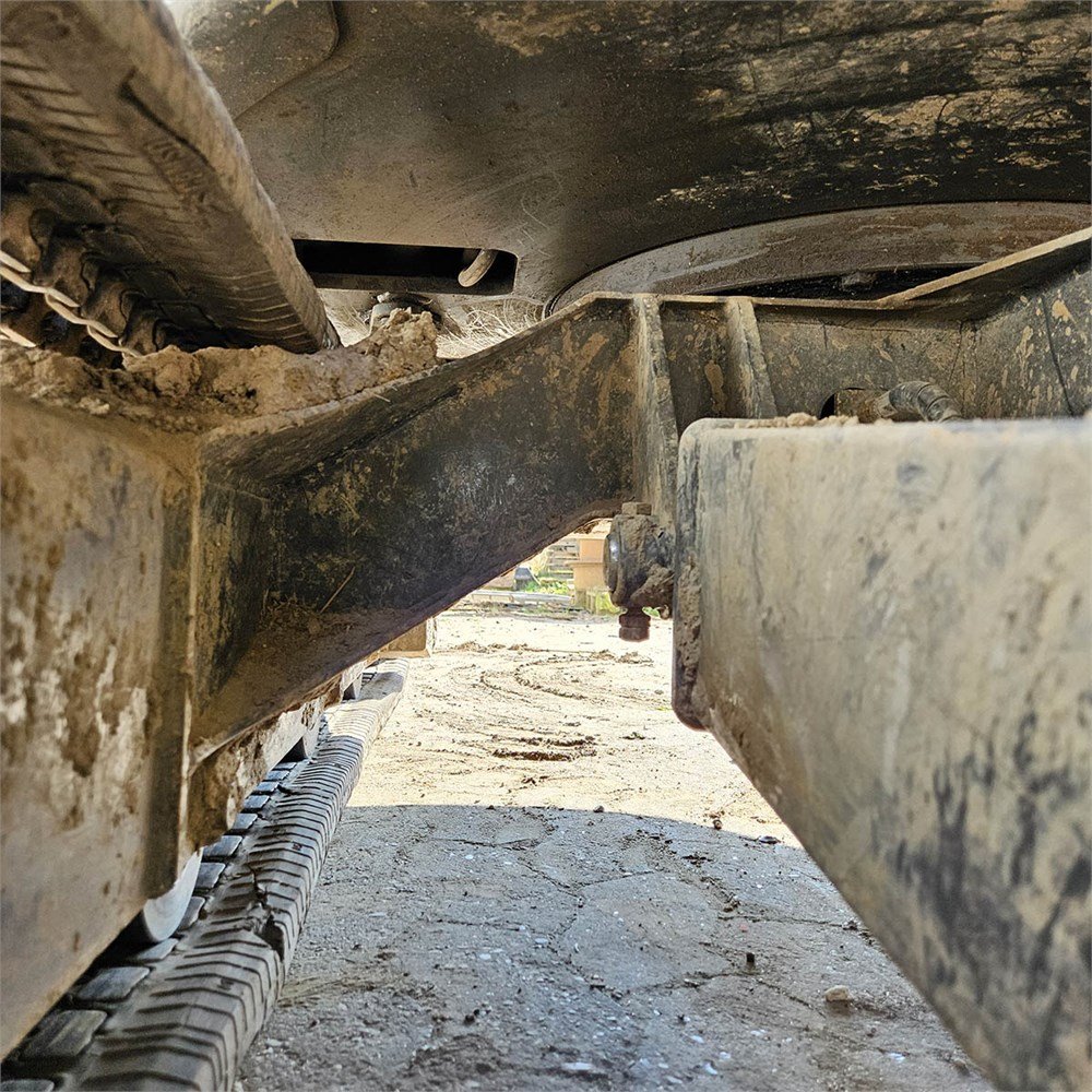 f8d146f9-16bc-4ea0-9112-4e0fa5dc31b5_largesize new holland e26c 2t6 916 h 2018