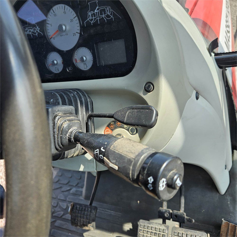 f9d4d5a6-8aba-4ae6-b0ab-3c3267510c97_largesize massey ferguson 6480 145 ch 8 574 h 2004