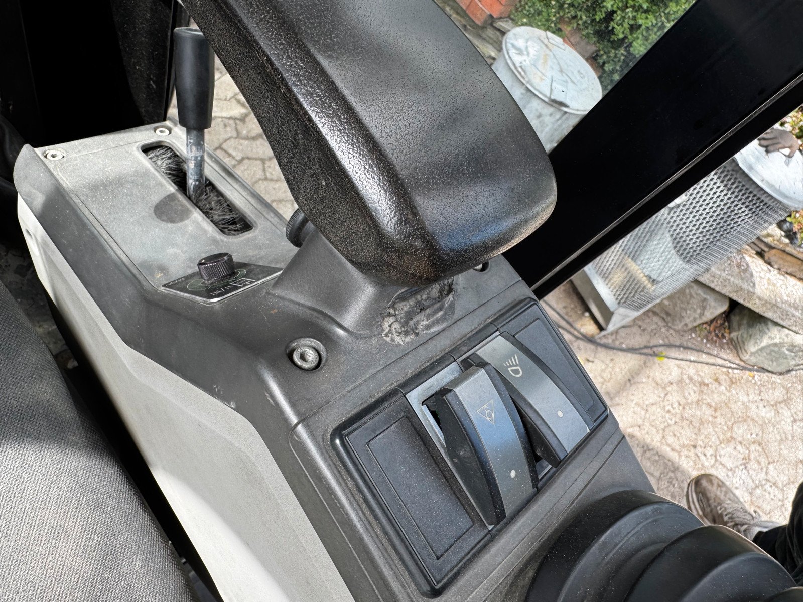 fa2054e4-a84f-4486-a8ee-9da5fc909b71 caterpillar 302.7 2t7 5 786 h 2016