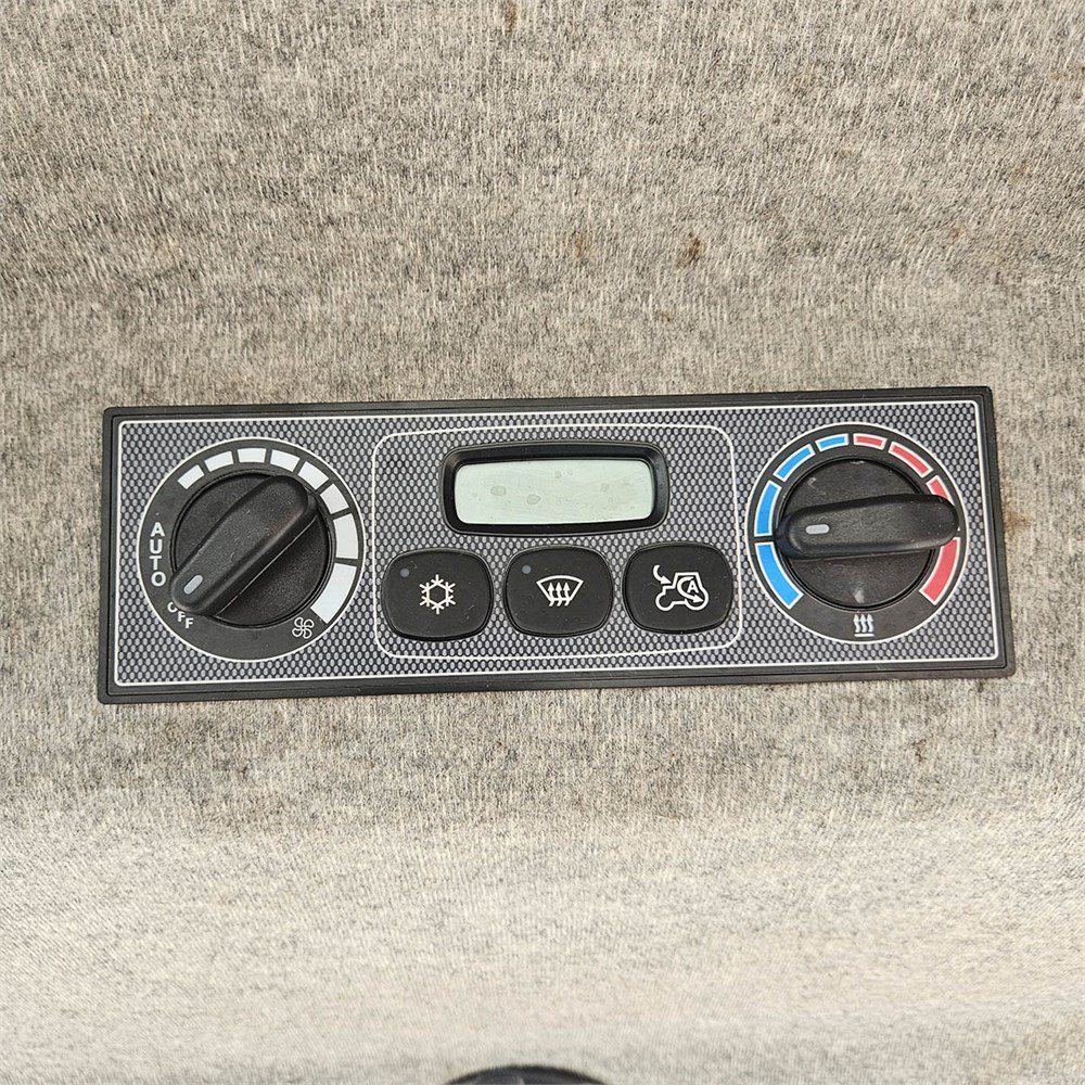 fbb3fd0d-8f67-4a34-b8eb-f4e19afa4270_largesize massey ferguson 6480 145 ch 8 574 h 2004