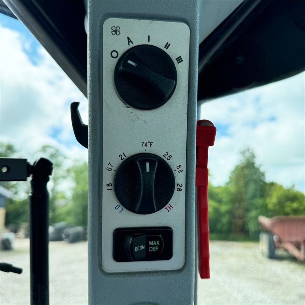 fbe7561f-86bf-41a7-9e97-35ffa0cda4e3_largesize new holland t 7.250 auto command – 200 ch – 2012 – 7 775 h