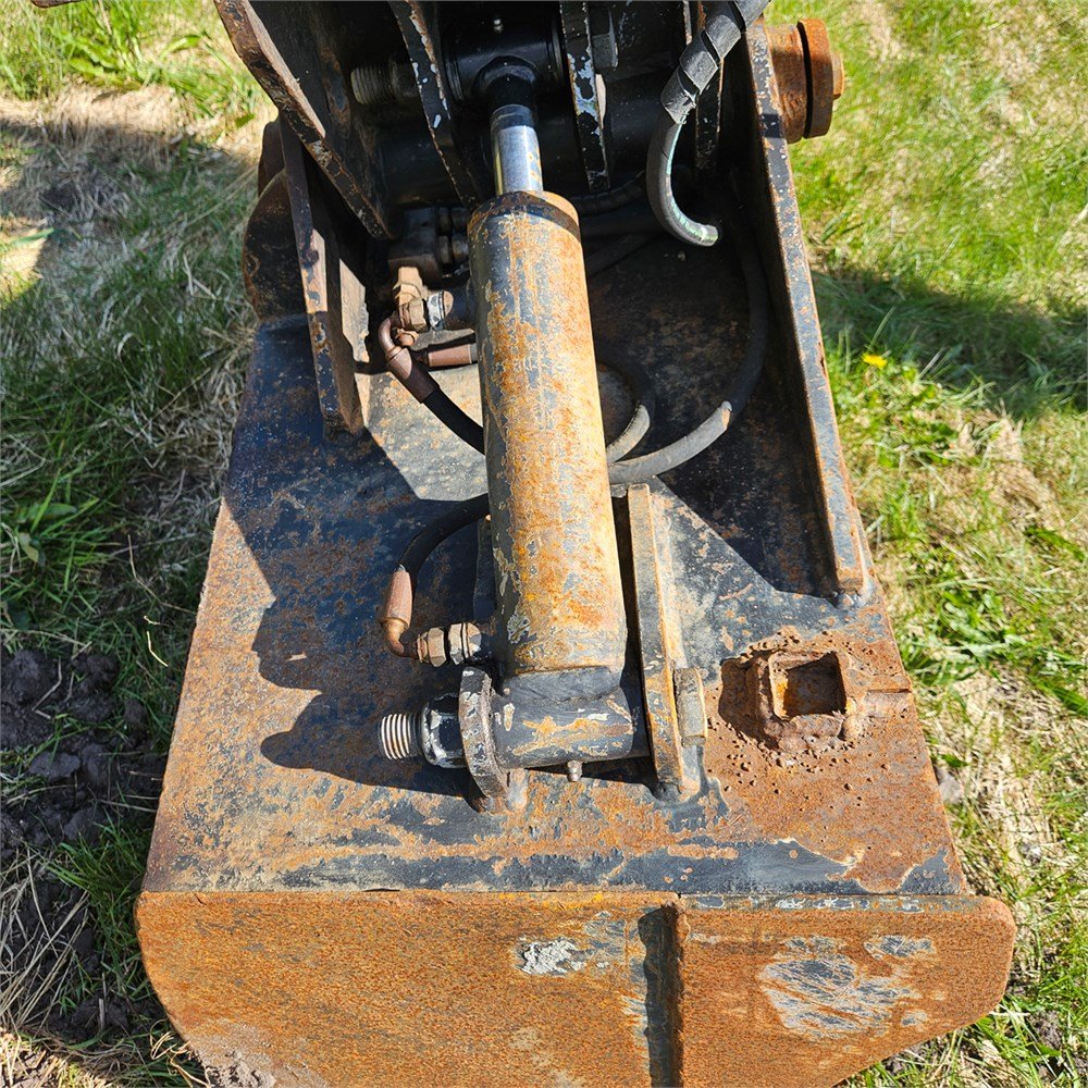 fe206be0-ce13-4ee9-9894-147cbe45405d_largesize komatsu pc55mr 3 – 5t5 – 4 810 h – 2011