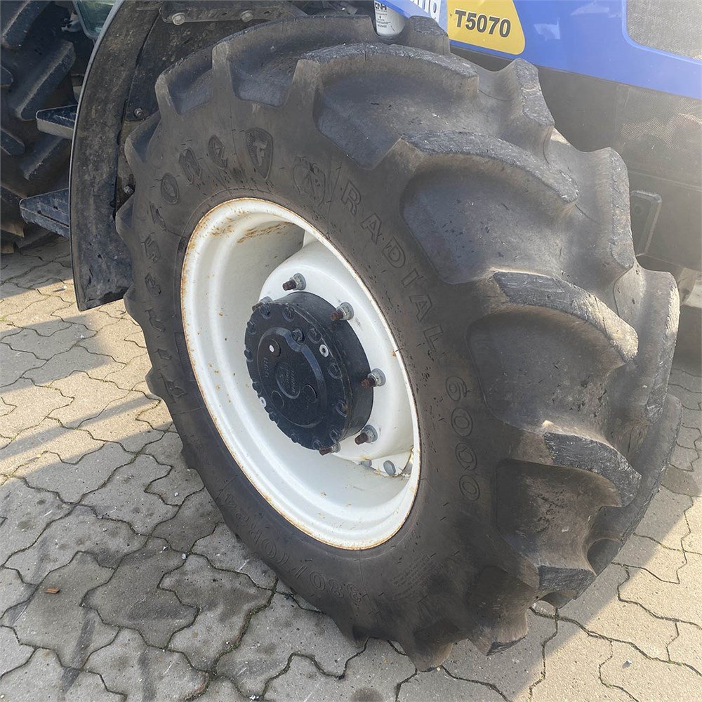 fef8ddd1-3f68-4cdd-87fd-5bbdecb87fd5_largesize new holland t 5070 – 115 ch – 2010 – 273 h