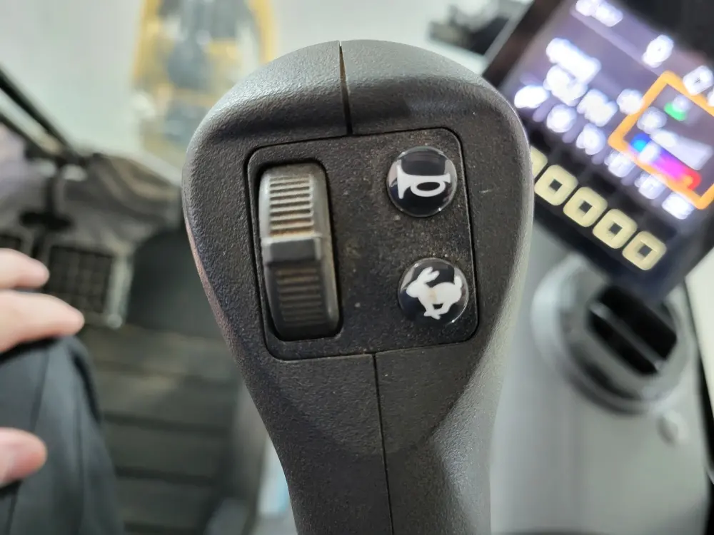 file (13) caterpillar 301.8 2t 265 h 2022